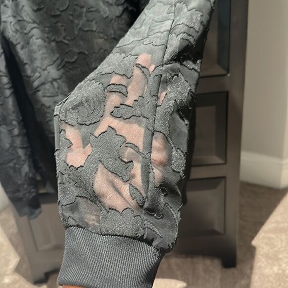 Lace black jacket size medium! Loose band bottom! Sheer !! - Picture 6 of 10